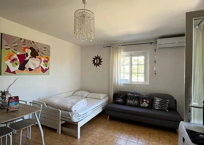 En Rez De Beausite Apartment